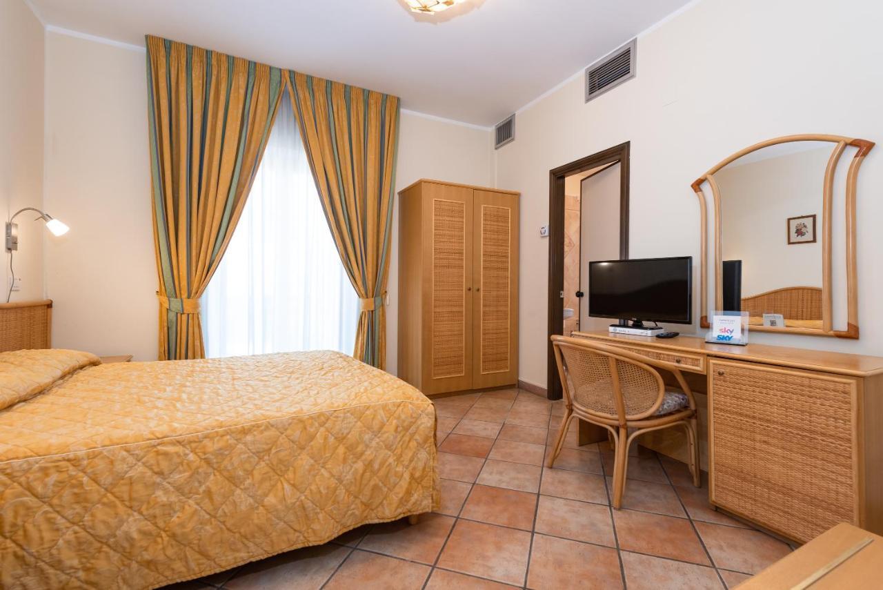 Hotel Il Ceppo Agropoli Exterior foto